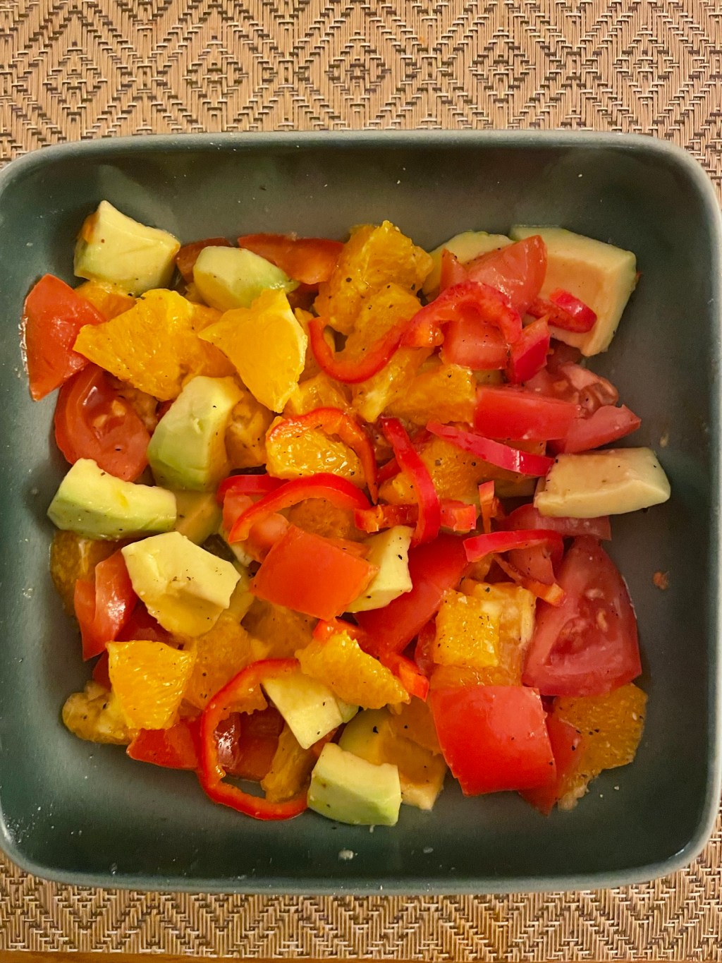 Rezepte: Orangensalat mit Avocado und Tomate –&nbsp;vegan