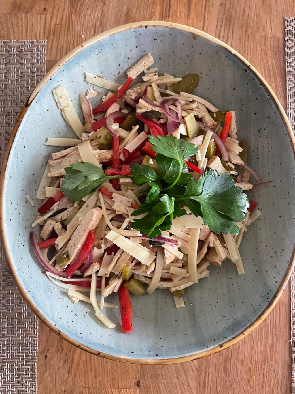 Rezepte: Vegetarischer No-Wurstsalat steirische Art – auch für&nbsp;Diabetiker