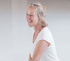 Veronica Fischer
Körpertherapeutin
Feldenkrais Lehrerin
Tänzerin